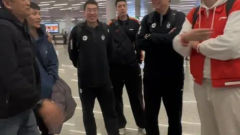 东契奇：芬尼-史密斯点赞其卓越，独特风格一语道破